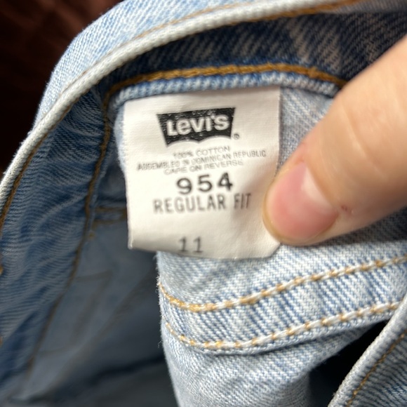 Vintage Levi’s 954 Denim Shorts - Picture 3 of 3